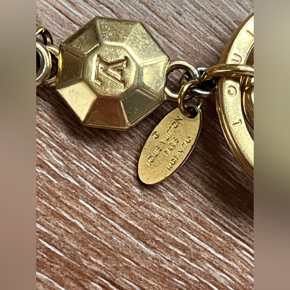 AUTH Louis Vuitton Alma BB Vernis Keychain Included! - Picture 11 of 16